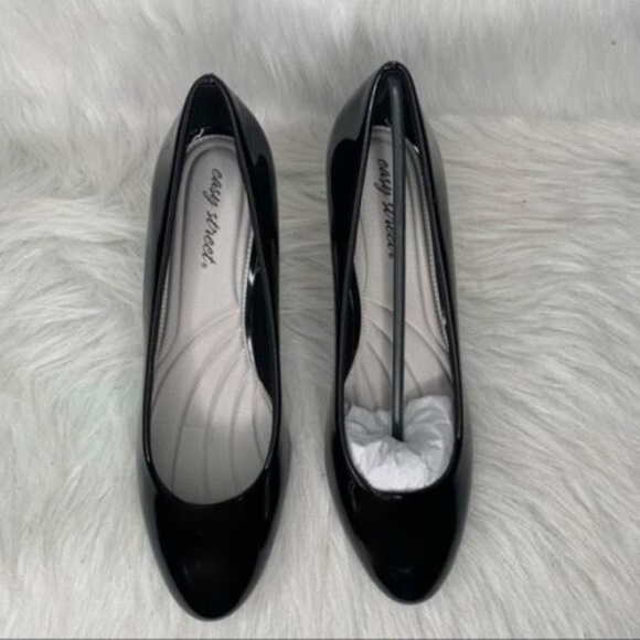 NEW Easy Street Women's Passion Dress Pump Black Patent IN BOX KITTEN HEEL - Picture 6 of 6